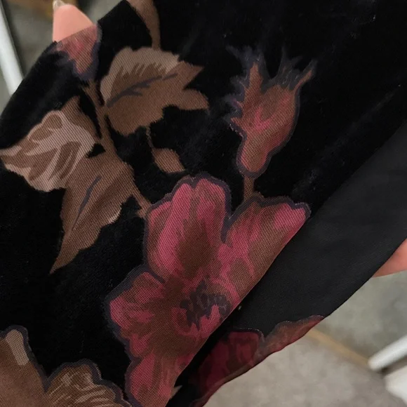 Black Floral Velvet & Sheer Kimono Cover-Up - Picture 4 of 7
